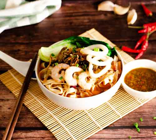 (Set) Triple Threat Seafood Pan Mee (SOUP)