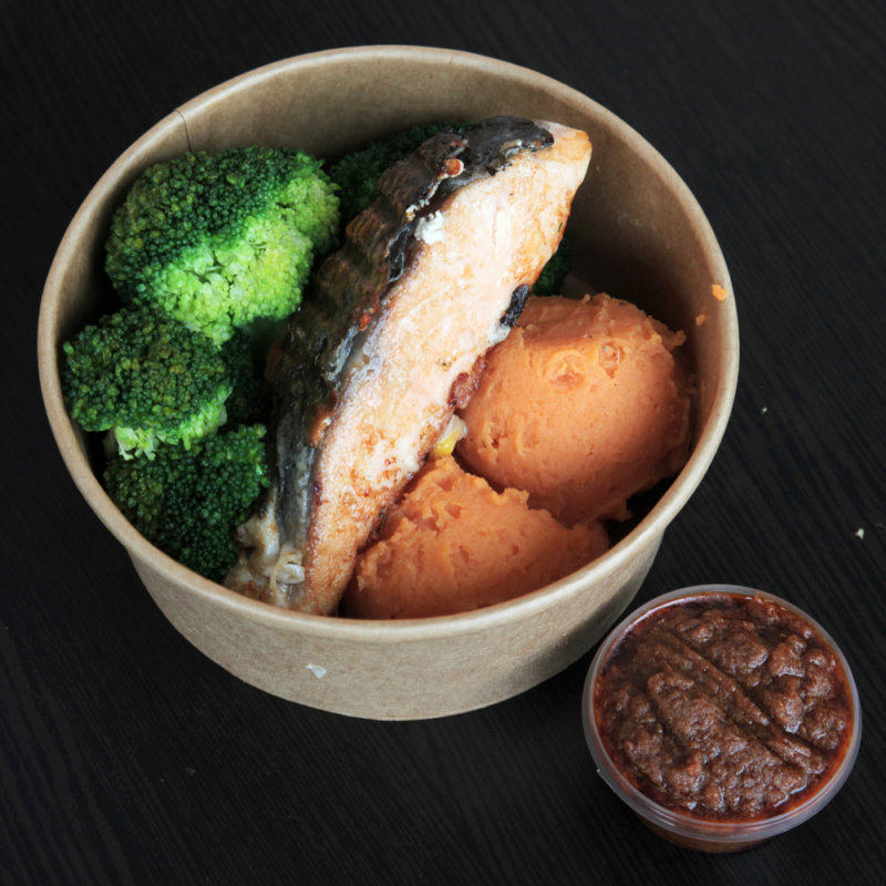 sous vide salmon bowl’s with pasta & vege of the day (marinara) (copy)