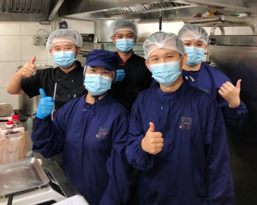lau homecook kitchen crew photo